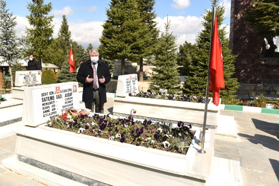 Belediye Şehitliği Yeniliyor