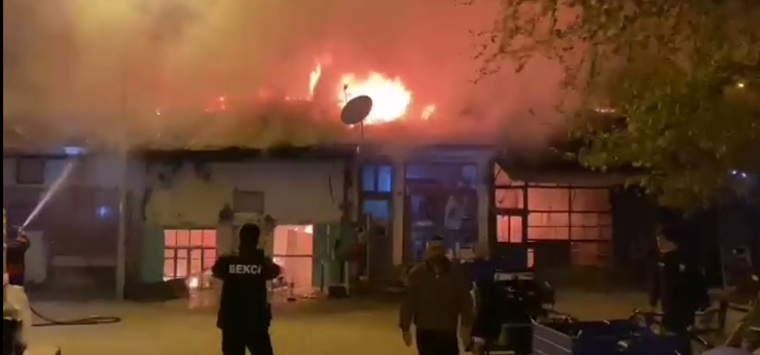 Çorum’da Korkutan Yangın: 4 Dükkan Tamamen Yangın