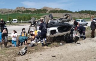 Devrilen Araçta 5 Kişi Yaralandı