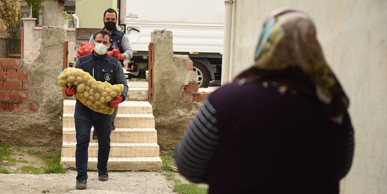 Soğan ve Patates Dağıtımına Belediyeden Destek
