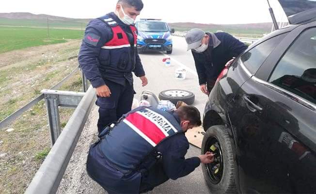 İmdatlarına Jandarma Yetişti