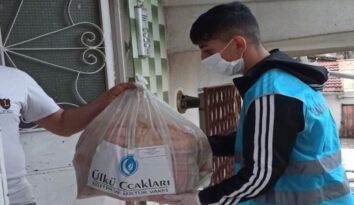 Ülkü Ocakları, Evlere İftar Yemeği Götürüyor