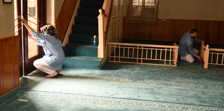 Belediye Camileri Tertemiz Yapıyor