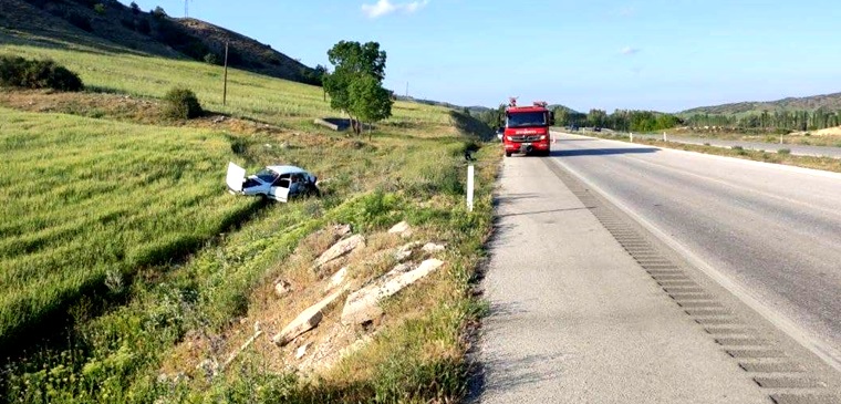 Yakıtı Biten Otomobile TIR Çarptı