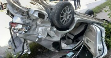 Otomobil Su Kanalına Devrildi:4 Yaralı