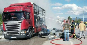 Tır’ın Dorsesi Alev Alev Yandı