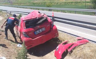 Demir Bariyerlere Çarptı : 3 Yaralı