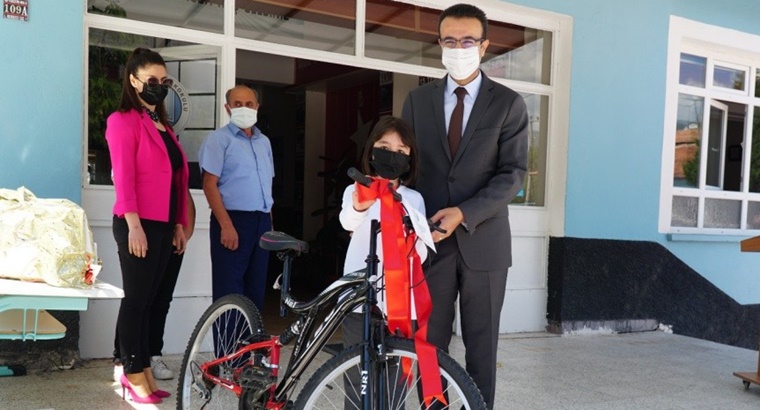 Kitap Okuma Yarışması’nı Kazananlara Ödül