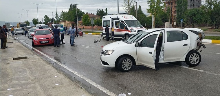 Çorum’da Zincirleme Kaza: 2 Sağlık Çalışanı Yaralandı