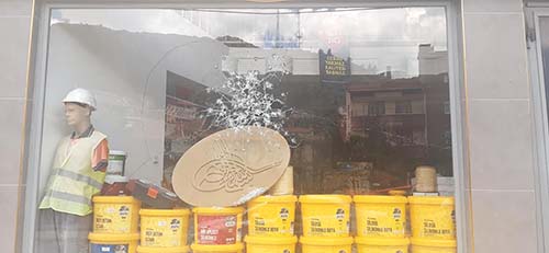 Belediye Meclis Üyesinin İşyeri Kurşunlandı