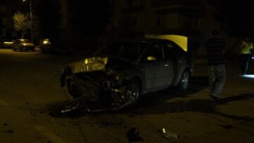 Dur İhtarına Uymadı, 2 Polisi Yaraladı