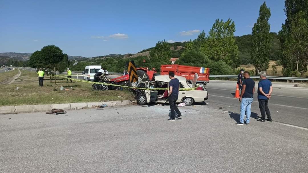 Traktör İkiye Bölündü