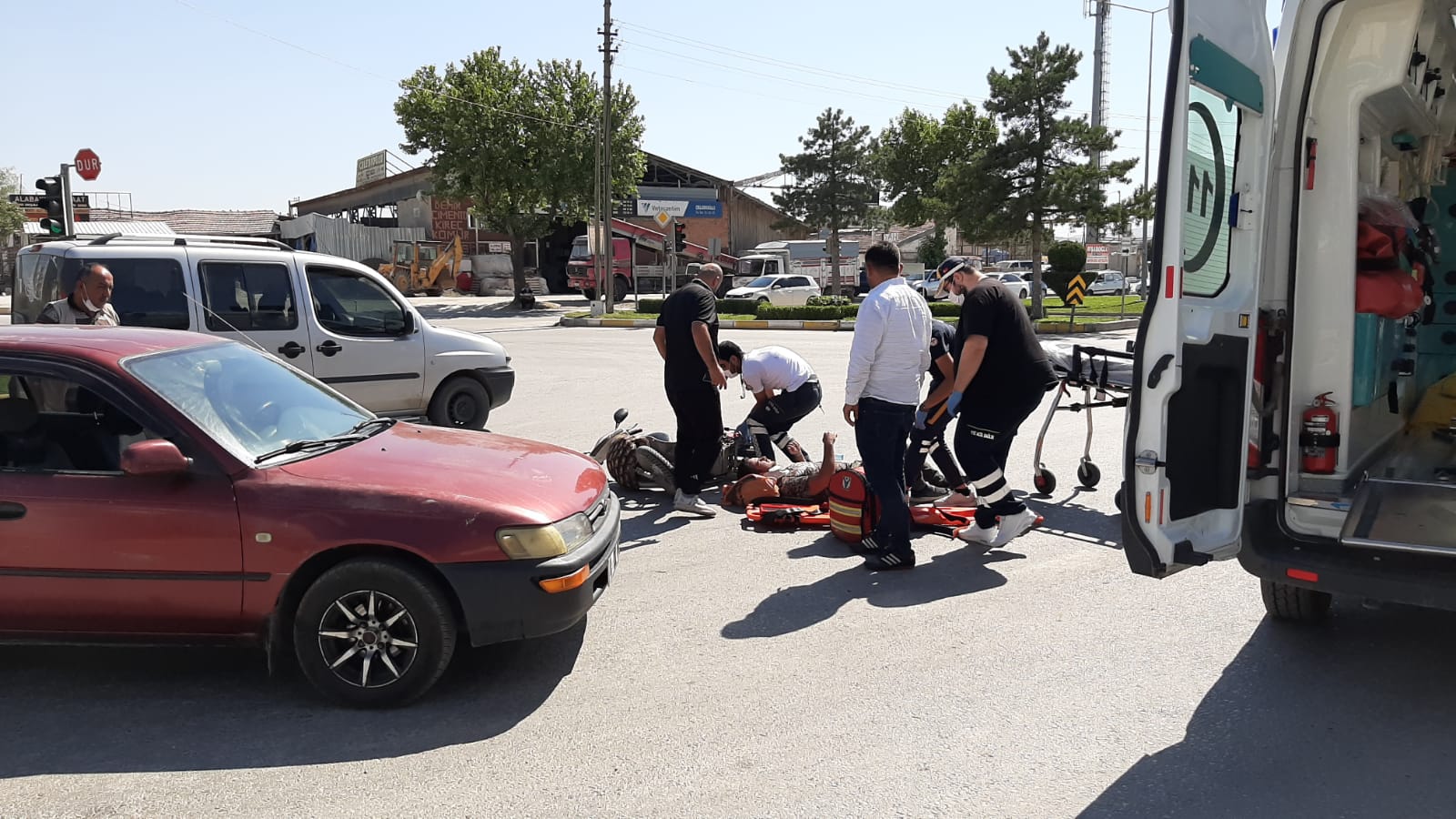 Motosiklet ile Otomobil Çarpıştı