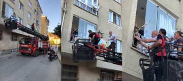 Balkon Demirlerine Sıkışan Çocuğu İtfaiye Kurtardı