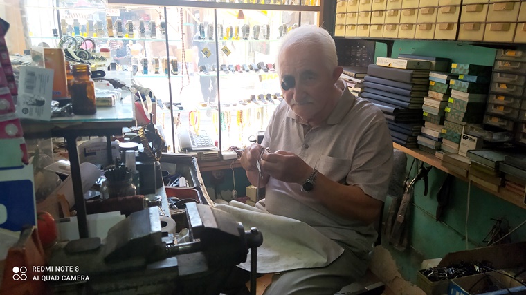 ‘Saatlerin Dilinden En İyi O Anlıyor’