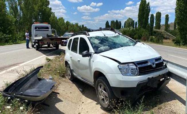 Otomobil Bariyerlere Çarptı