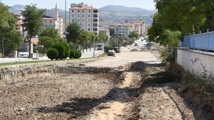 Yol Yapım Çalışmaları Devam Ediyor