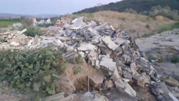 Dereboğazı Çayını Çöp ve Hayvan Leşi Attılar