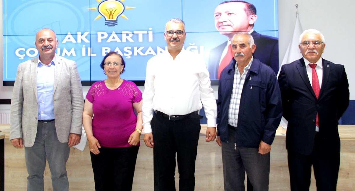 Yaylacık Köyü Muhtarı ve Eşi AK Parti’ye Katıldı