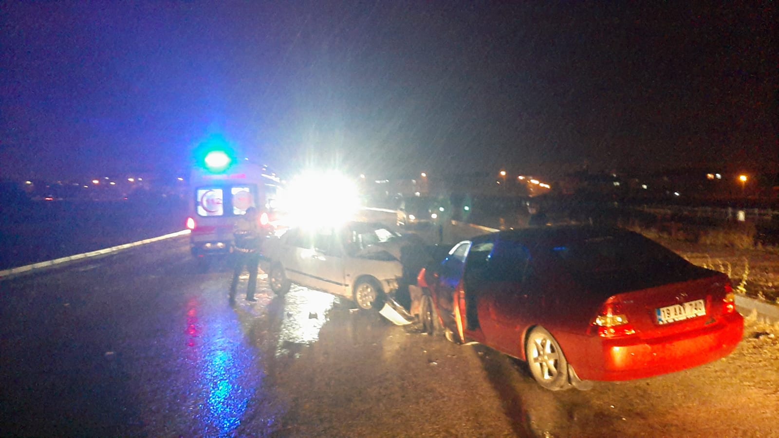 Otomobiller Kafa Kafaya Çarpıştı