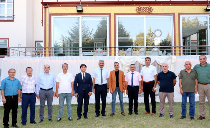 Arkadaşlarına Veda Etti