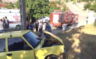 İki Otomobil Çarpıştı