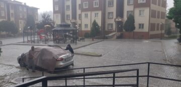Çorum’da Dolu Yağdı, Araçları Böyle Korudular