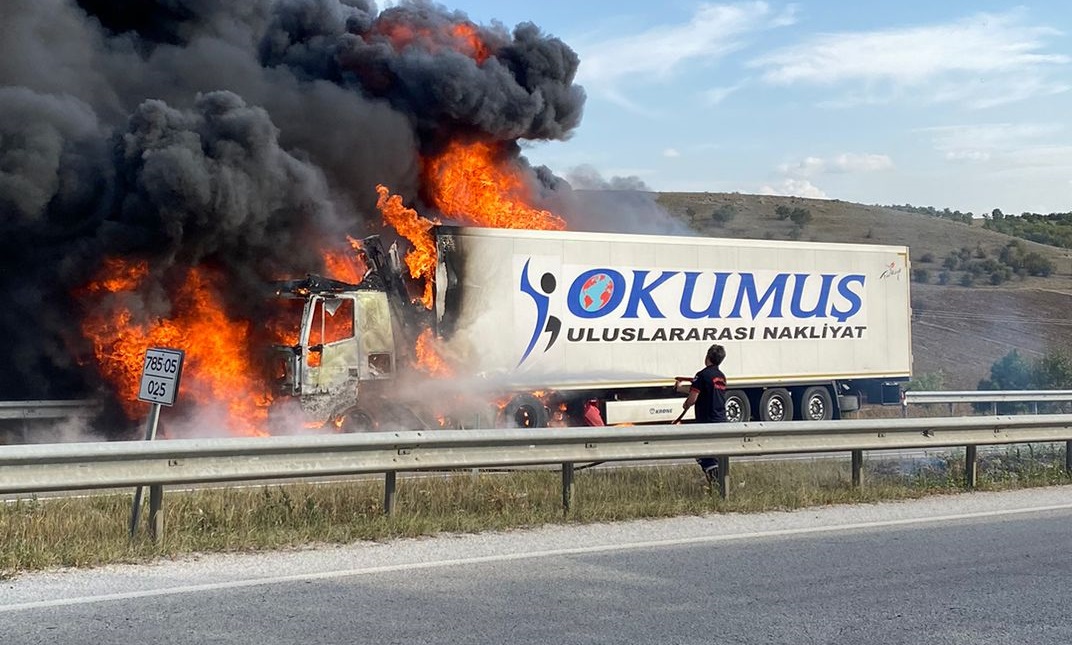 TIR Alev Topuna Döndü