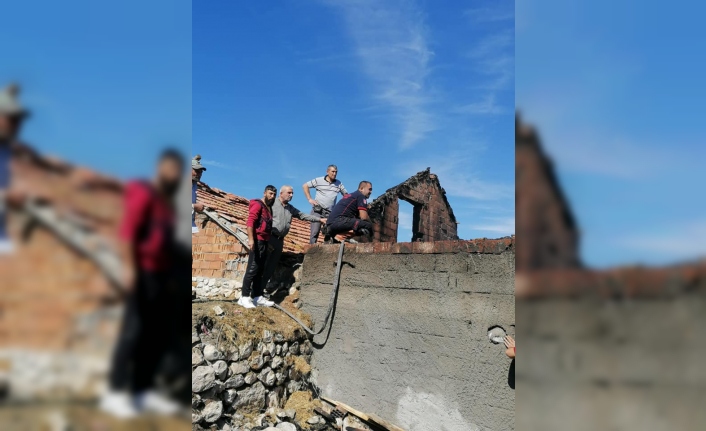 Ahırda Çıkan Yangında Hayvanlar Telef Oldu