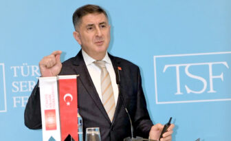 Çenesiz Tekrar Seçildi