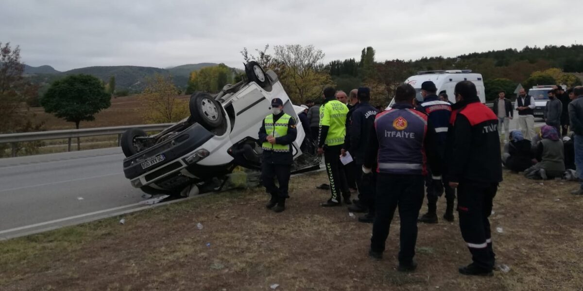 Tarım İşçilerini Taşıyan Minibüs Devrildi: 18 Yaralı