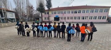 Sungurlu’da Öğrencilere Giysi Yardımı