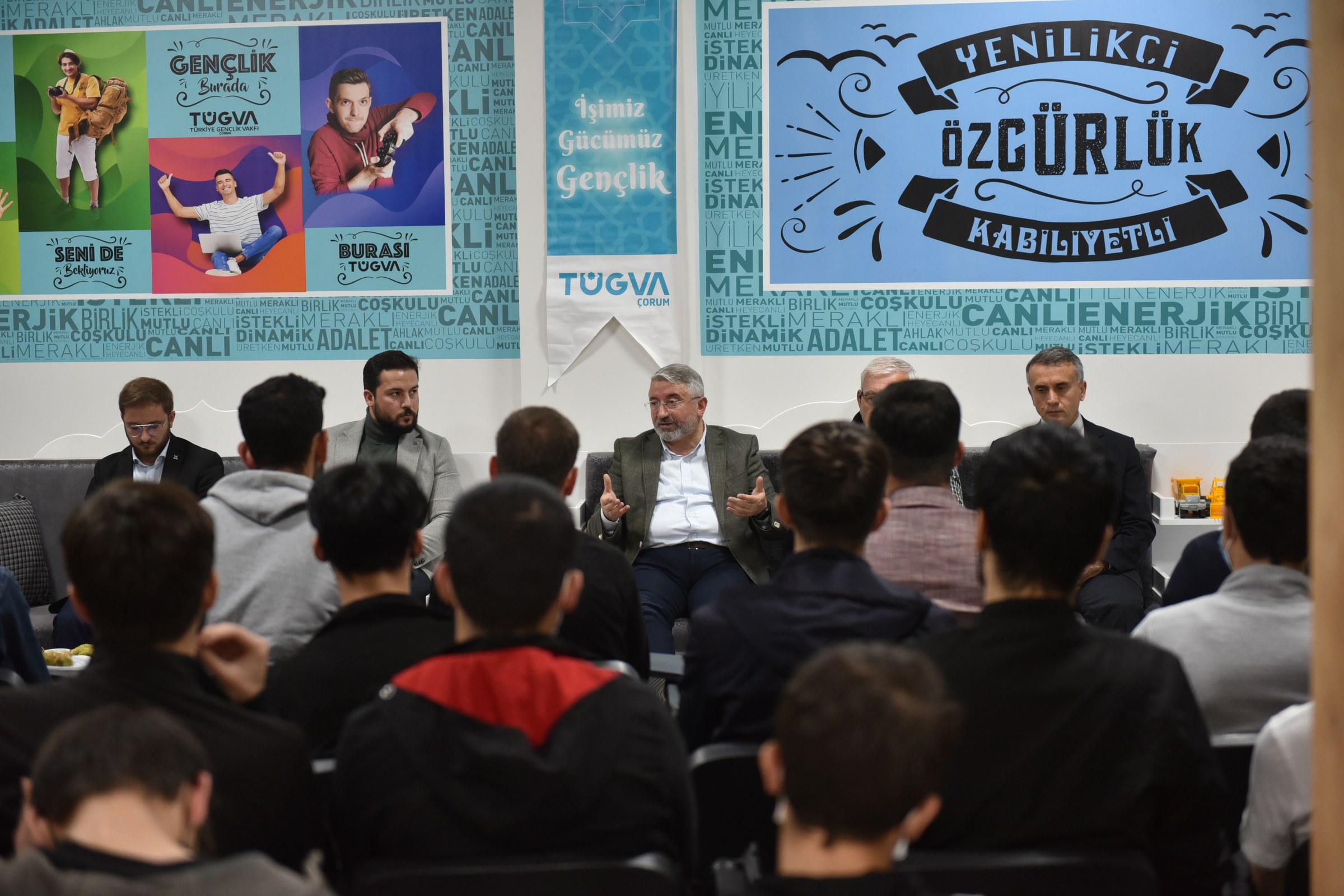 Aşgın, TÜGVA’lı Gençlerle Bir Araya Geldi