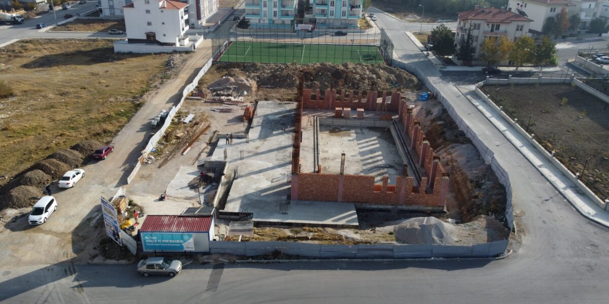 Yüzme Havuzlarında Çalışmalar Devam Ediyor