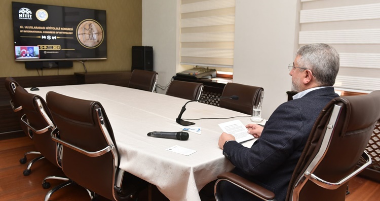 Aşgın, Hititoloji Kongresi’nde Konuştu