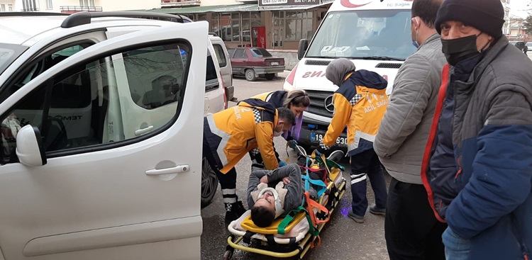 Otobüs ile Ticari Araç Çarpıştı. 1 Yaralı