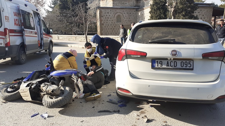 Otomobil ile Motosiklet Çarpıştı: 1 Yaralı