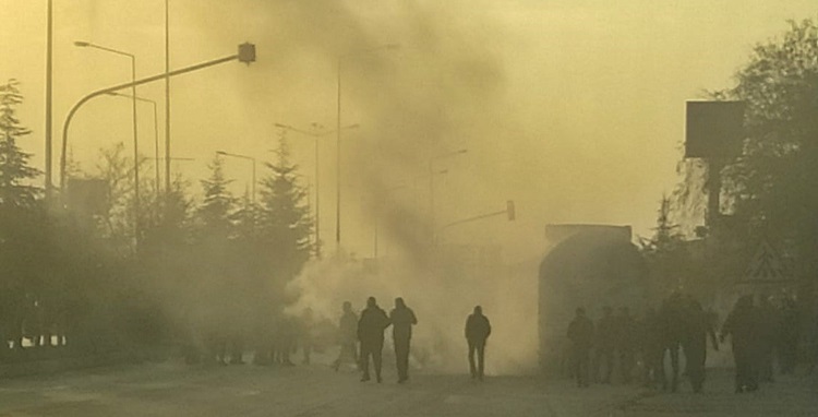Seyir Halinde Lastiği Patlayan Tır Alev Aldı