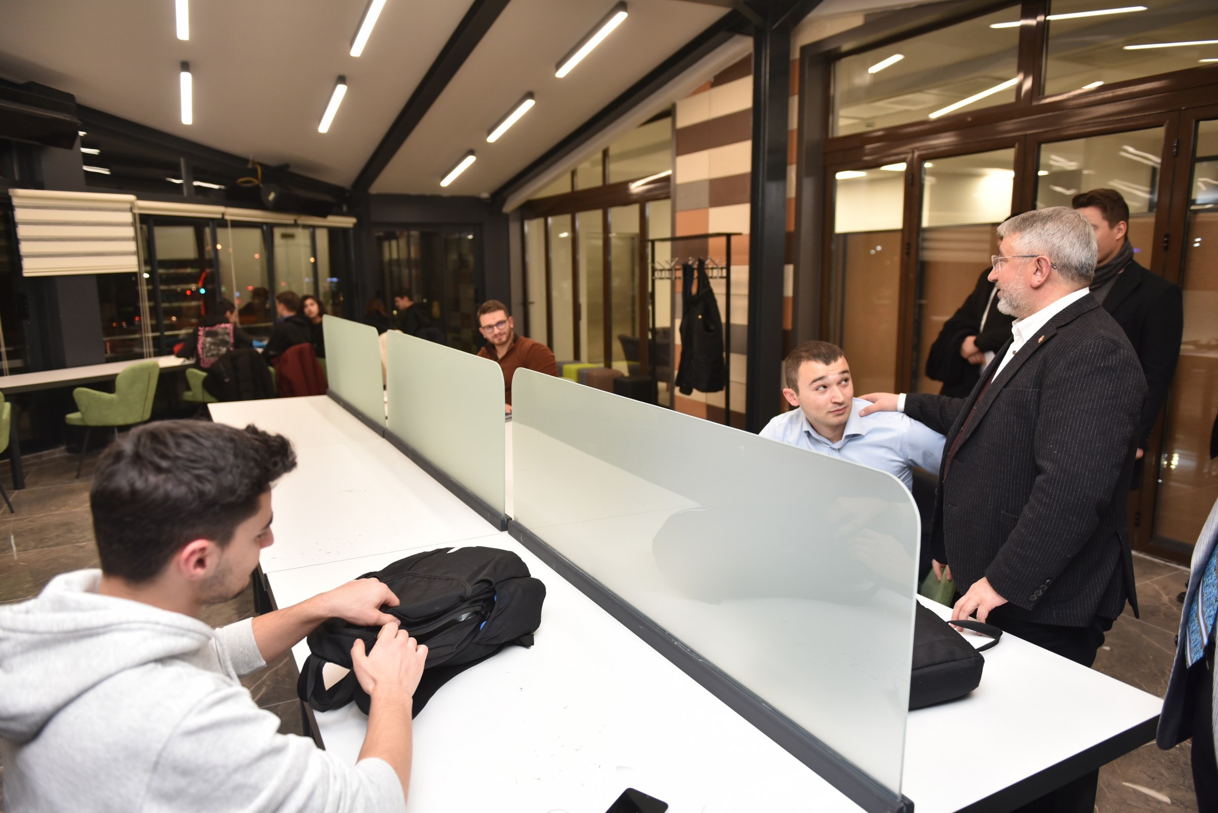 7 Gün 24 Saat Açık Kütüphane Hizmete Girdi