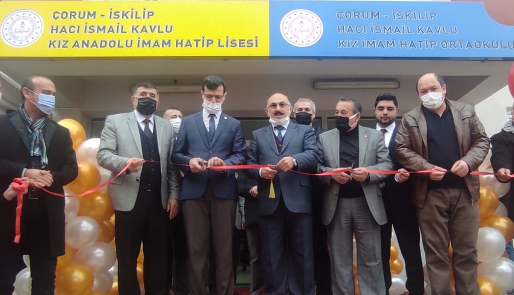 İskilip’te, TÜBİTAK 4006 Bilim Fuarı ve Sergisi Açıldı