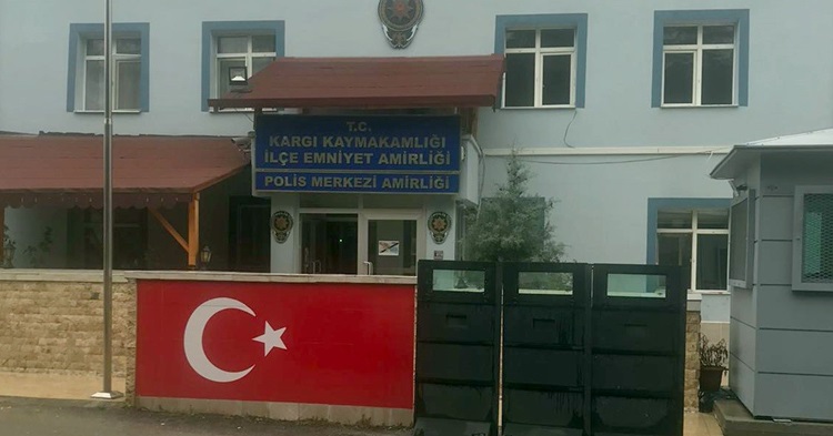 Araçlara Dadanan Hırsız Yakayı Ele Verdi