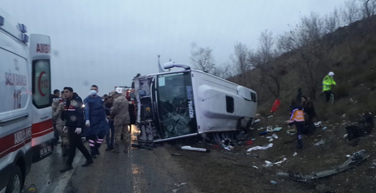 Tur Midibüsü Devrildi: 28 Yaralı