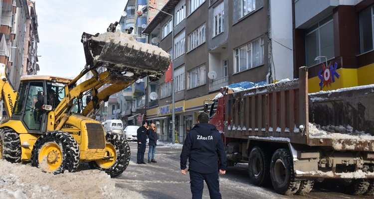 İskilip’te Kar Temizleme Çalışmaları Sürüyor