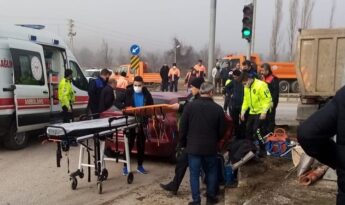 Otomobil Hafriyat Kamyonu ile Çarpıştı: 1 Ölü, 1 Yaralı