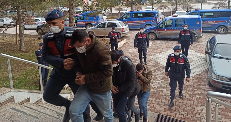 Jandarma’dan Zehir Tacirlerine Operasyon