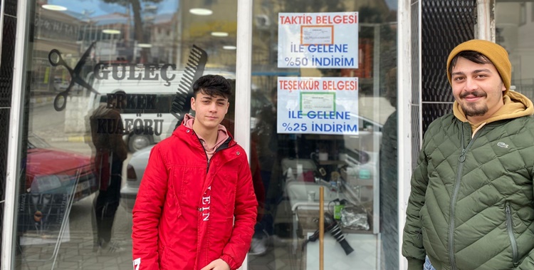 Kargı’lı Berberden Başarılı Öğrencilere Karne İndirimi