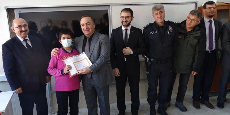 İskilip’te Karneler Dağıtıldı