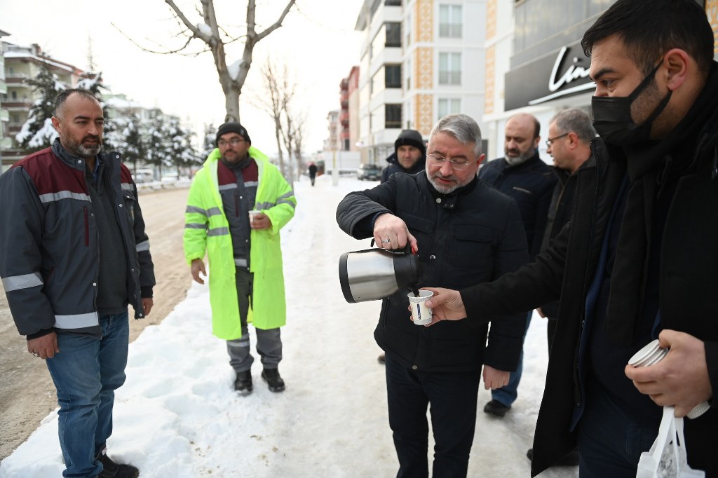 Başkan Aşgın, Kahraman İşçileri Sahada Ziyaret Etti