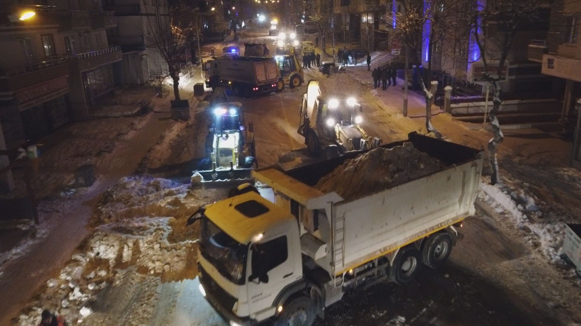 400 Personel, 50 İş Makinesi Gece-Gündüz Sahada