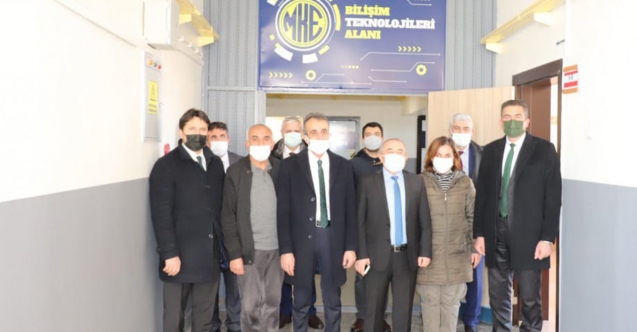 Abdullah Kodek, Laboratuvarları İnceledi